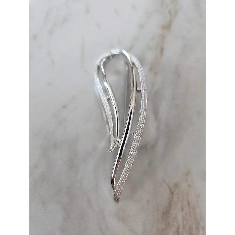Vintage SARA COVENTRY‎ Silver Tone Textured Brooch Pin